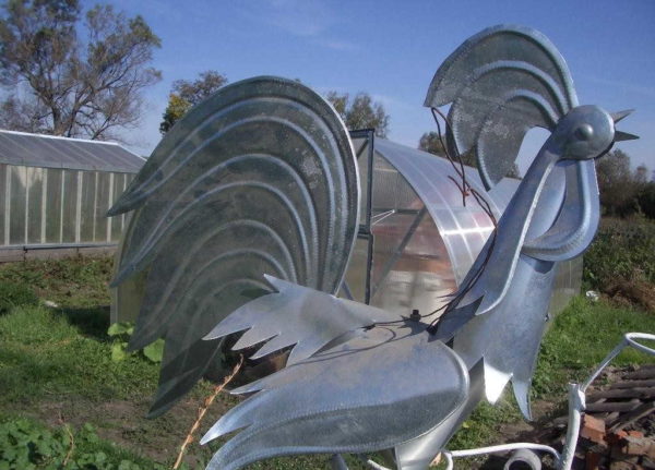 Volumetric weather vane can be made of galvanized steel