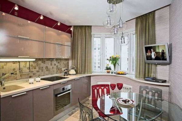 Bar counter in a triangular bay window smoothes the corner and adds functionality