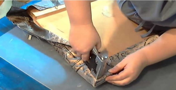 How to pull a chair: pull the fabric evenly so that there are no folds
