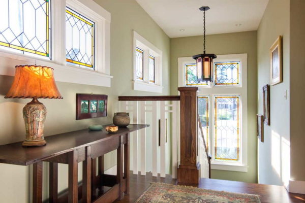All the same rules: some bright colors, recognizable ornaments