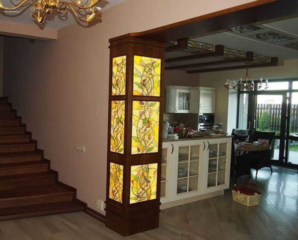Stained glass semi-column with lighting. Elements on the kitchen ceiling with the same ornament