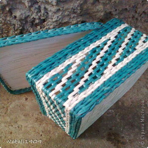 Part is woven with ordinary rope, part - using layer-by-layer weaving