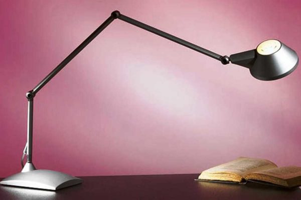 The more joints, the more precisely the light source can be positioned