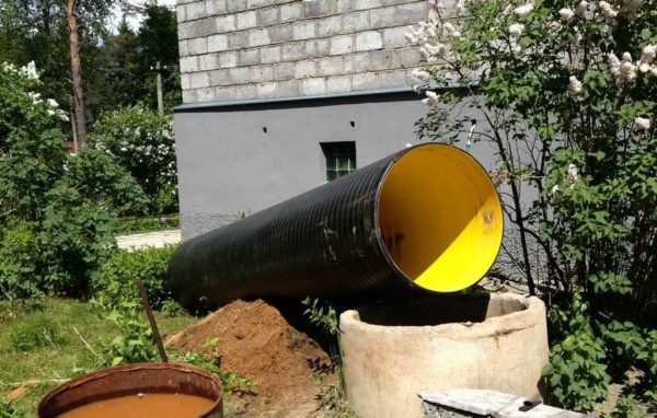 You can get rid of leaks in the drinking well by installing a plastic insert