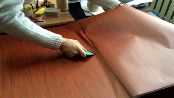 Self-adhesive film for furniture can be glued like this