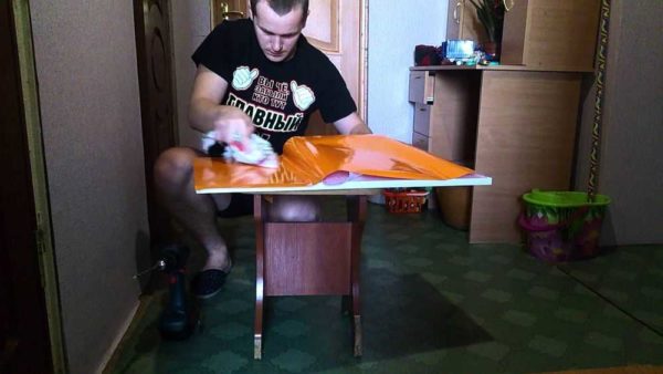 It is easier to glue on a horizontal surface