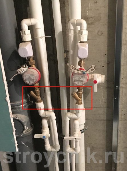 The first thing that immediately catches your eye is the incorrect installation of oblique coarse filters