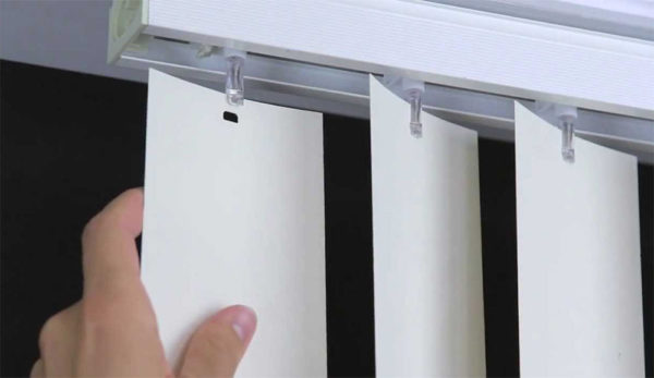 Fastening plastic vertical slats
