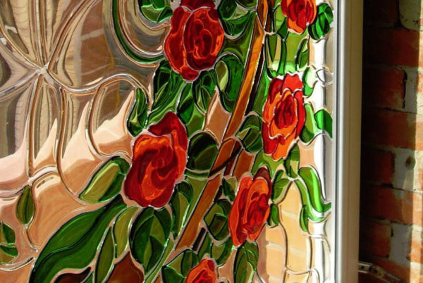 Fusing stained glass can be distinguished by the absence of jumpers