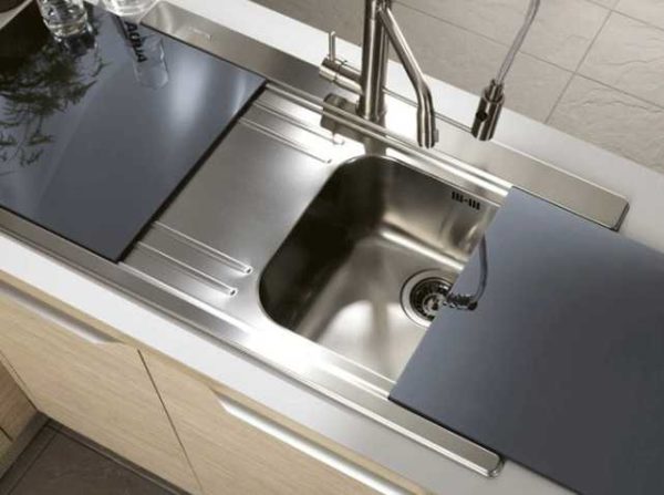 Rustless kitchen sink can be supplemented with various accessories