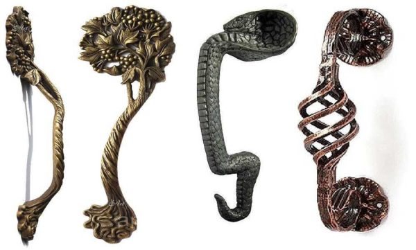 Brass door handles have a variety of designs