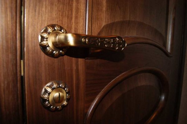 Lever and lock models can be on separate outlets