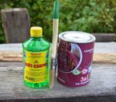Before applying paint to metal, treat it with white spirit - it will hold better