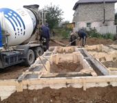 The technical characteristics of concrete grade M200 allow it to be used for pouring a strip foundation