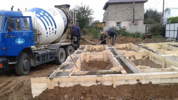 Most often, concrete of this brand is used for a strip foundation.