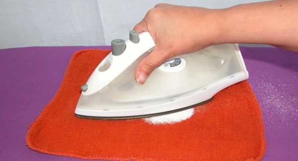 Cleaning method - iron on a bunch of soda or salt