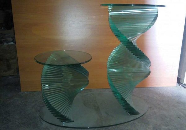 All-glass flower stand - an unusual option