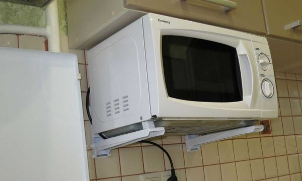 How to hang a microwave: one of the options is on brackets