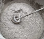 You choose how to prepare the solution for the floor screed: order at the factory / in the workshop, knead yourself