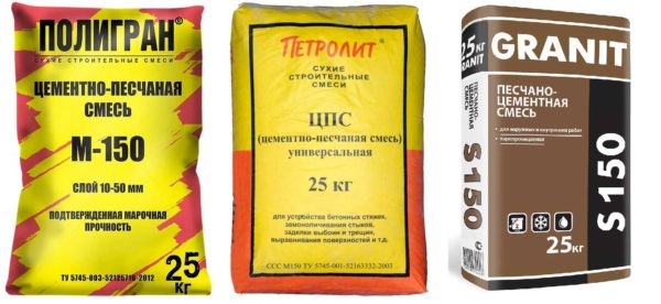 So that you do not care about the proportions of cement and sand for the screed, you can buy a ready-made mixture in bags