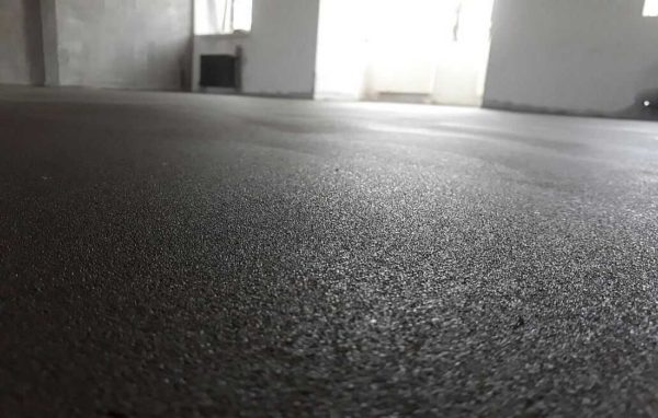 The brand of cement-sand mortar for the screed is selected based on the floor covering to be laid