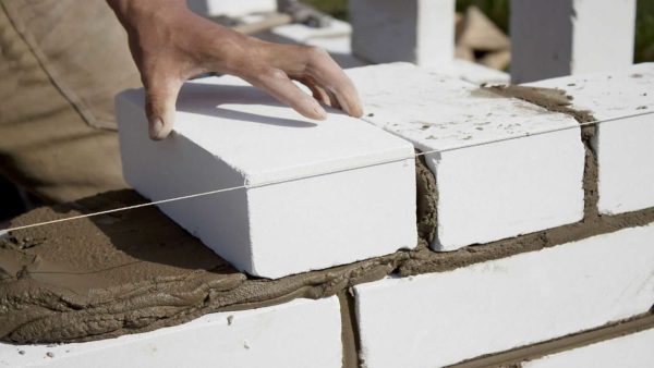 Silicate brick has its pros and cons, but it was built from it before and is being built now