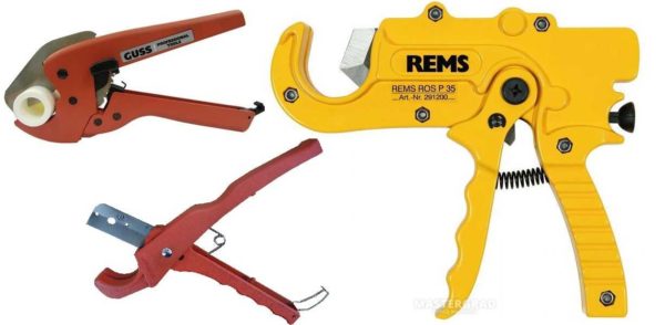 Manual pipe cutting tool