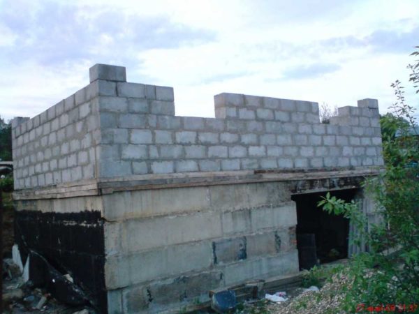 Wall blocks for external walls made of polystyrene concrete are large