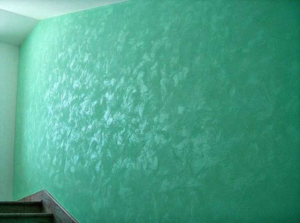 Light shine of mother-of-pearl softens colors