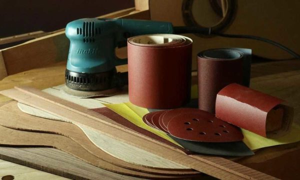 A paper-based sanding sheet is one of the varieties