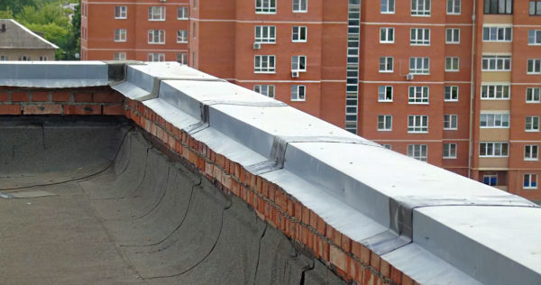 Parapet on the roof of the 5th floor