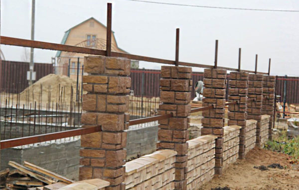 installation of fence blocks
