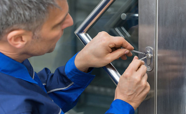 opening the lock by a specialist